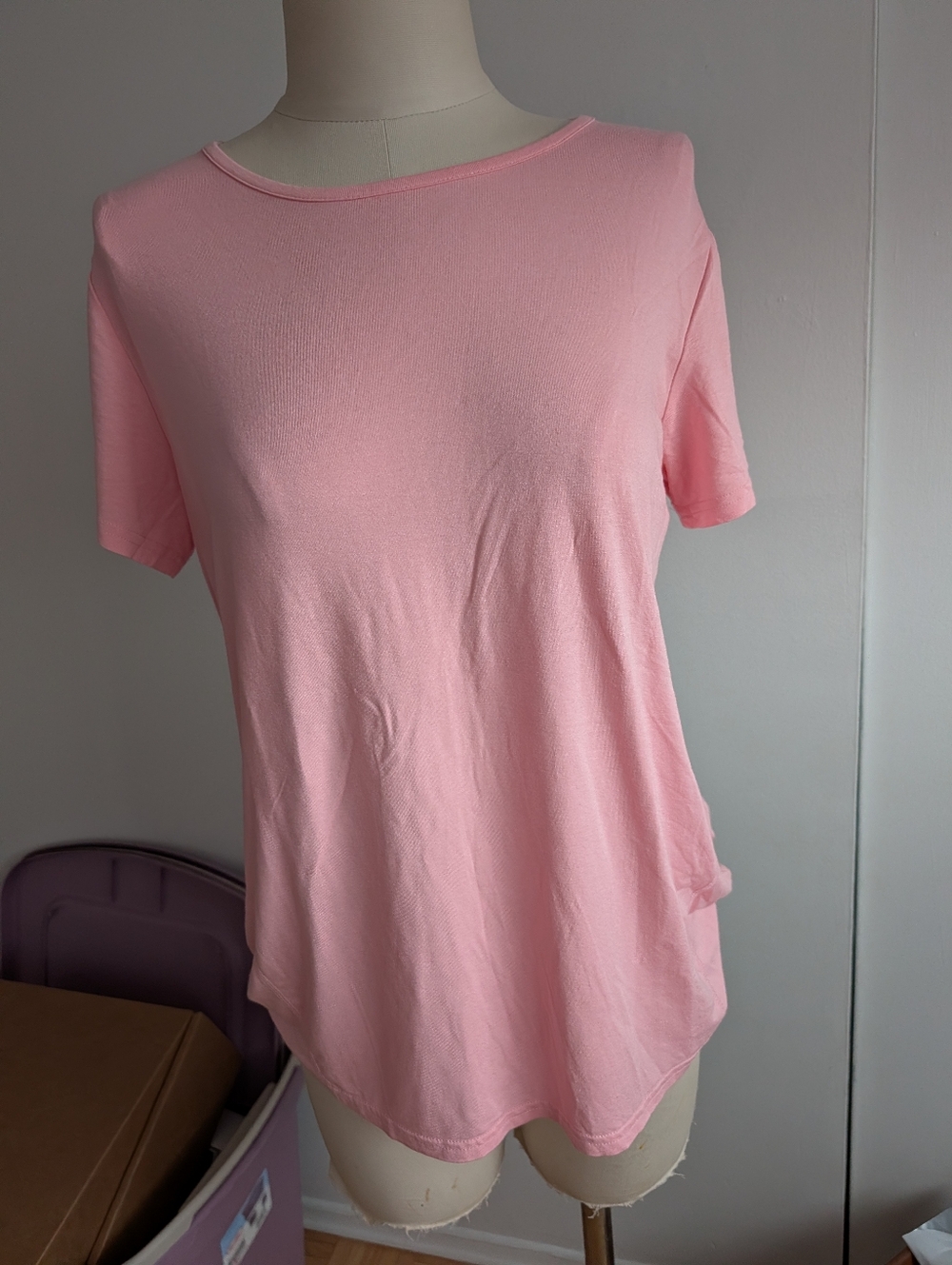 Classic Crewneck Short-Sleeve Tee in Light Pink
